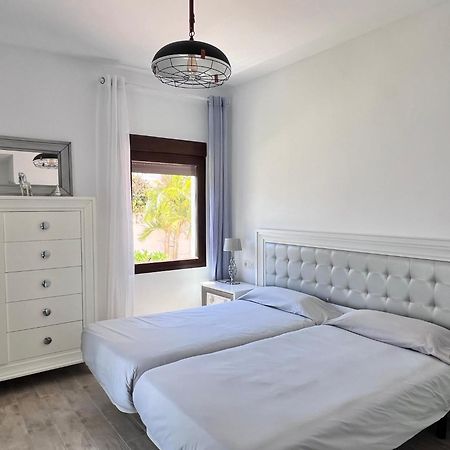 Pirata Bungalow Sea Front Estepona Exterior photo