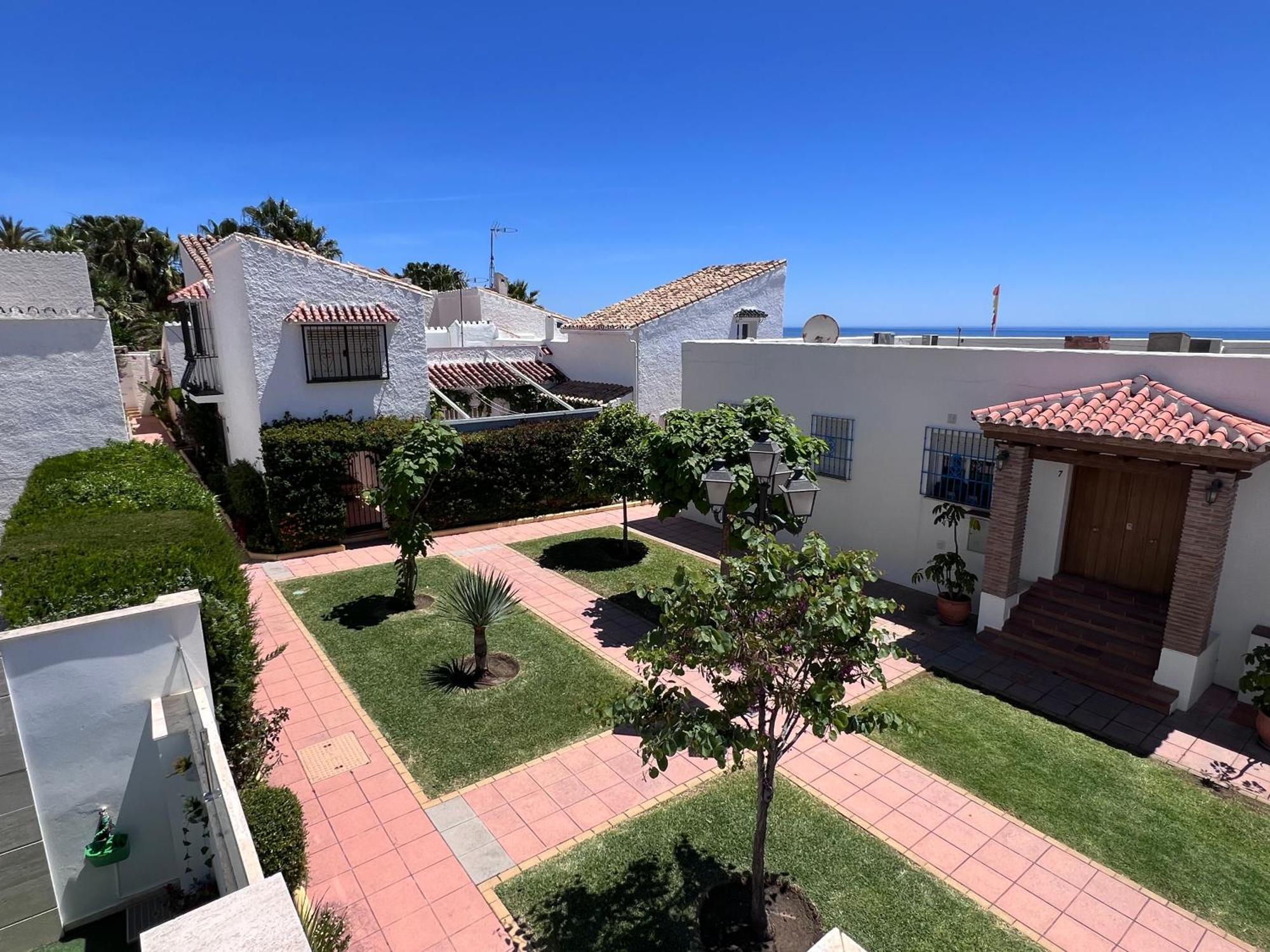 Pirata Bungalow Sea Front Estepona Exterior photo
